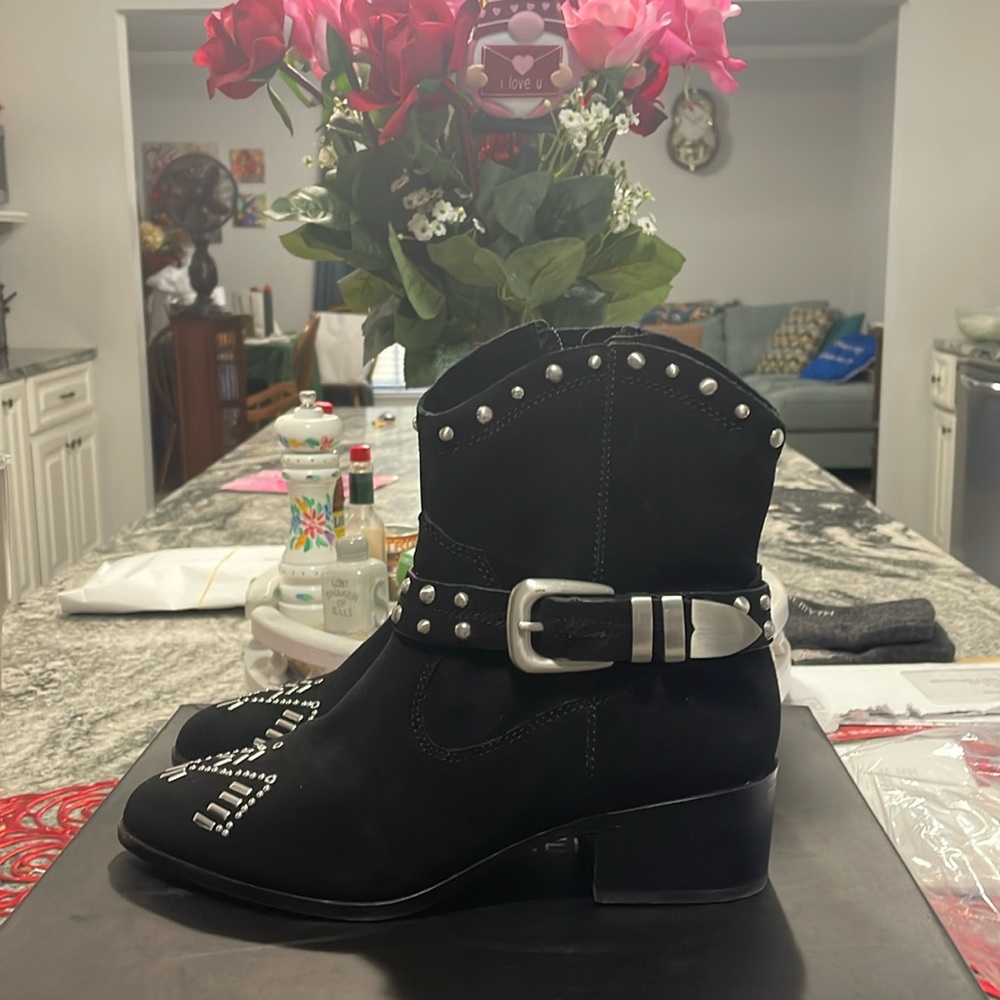Euc Bcbgeneration Black Crosta Booties - image 1